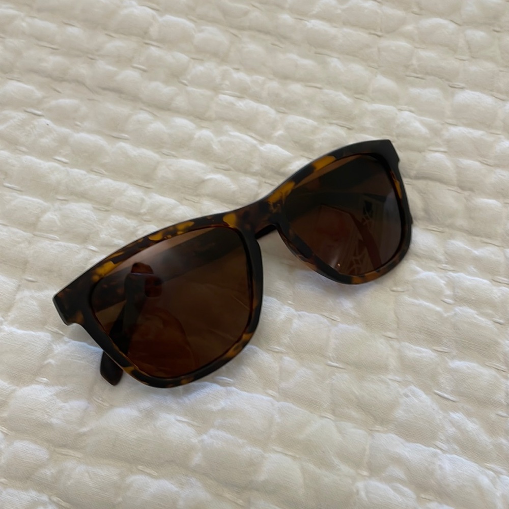 Bosley’s basset hound dreams Goodr sunglasses new with tags